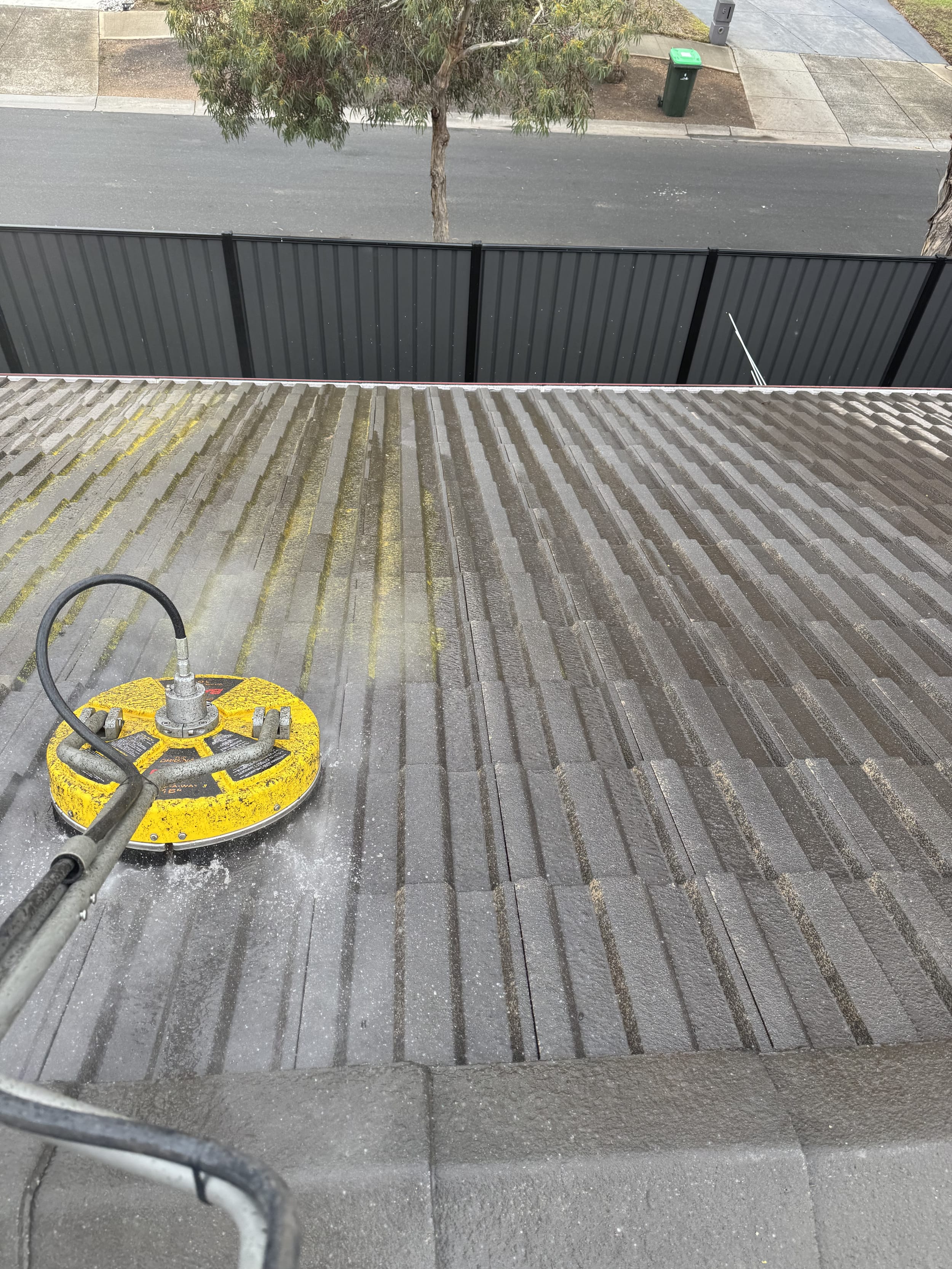 high-pressure concrete roof cleaning melbourne